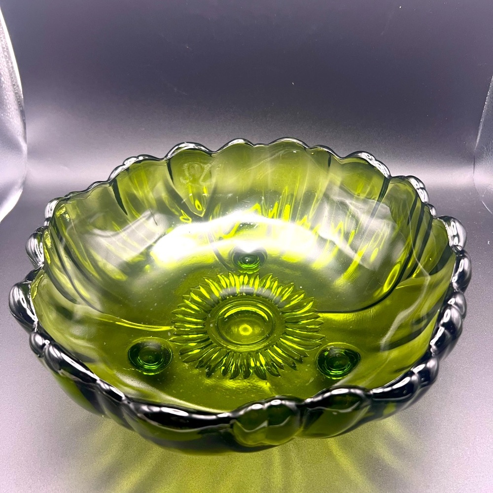 Vintage Indiana Avocado Sunflower Glass Serving Bowl